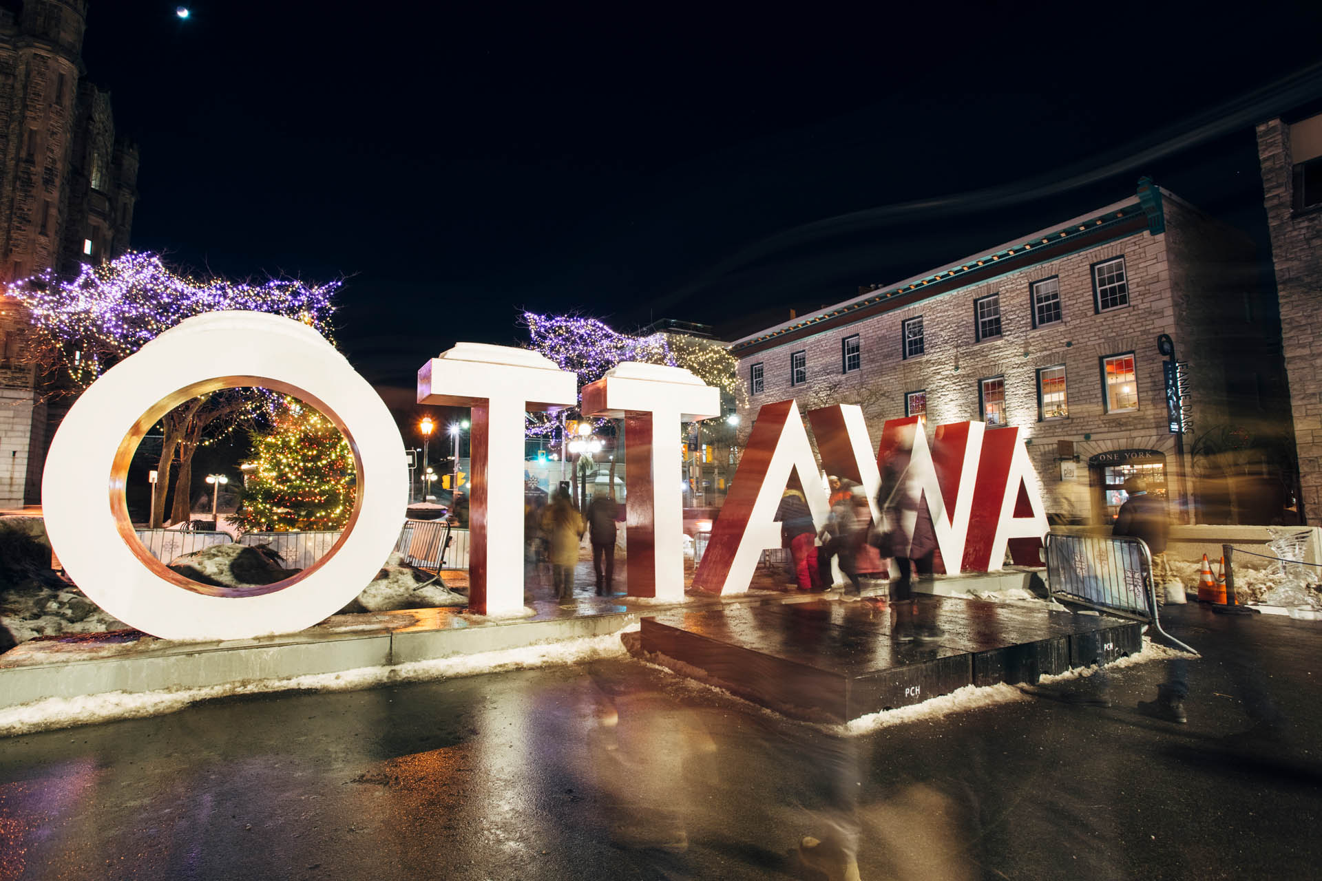 L'enseigne OTTAWA dans le marché By