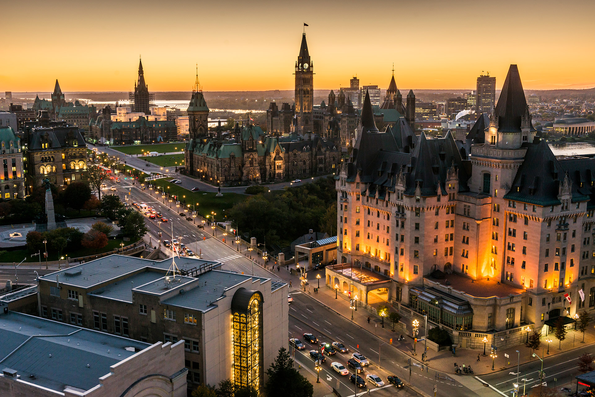 Vue aérienne de la colline du Parlement et de la rue Wellington à Ottawa