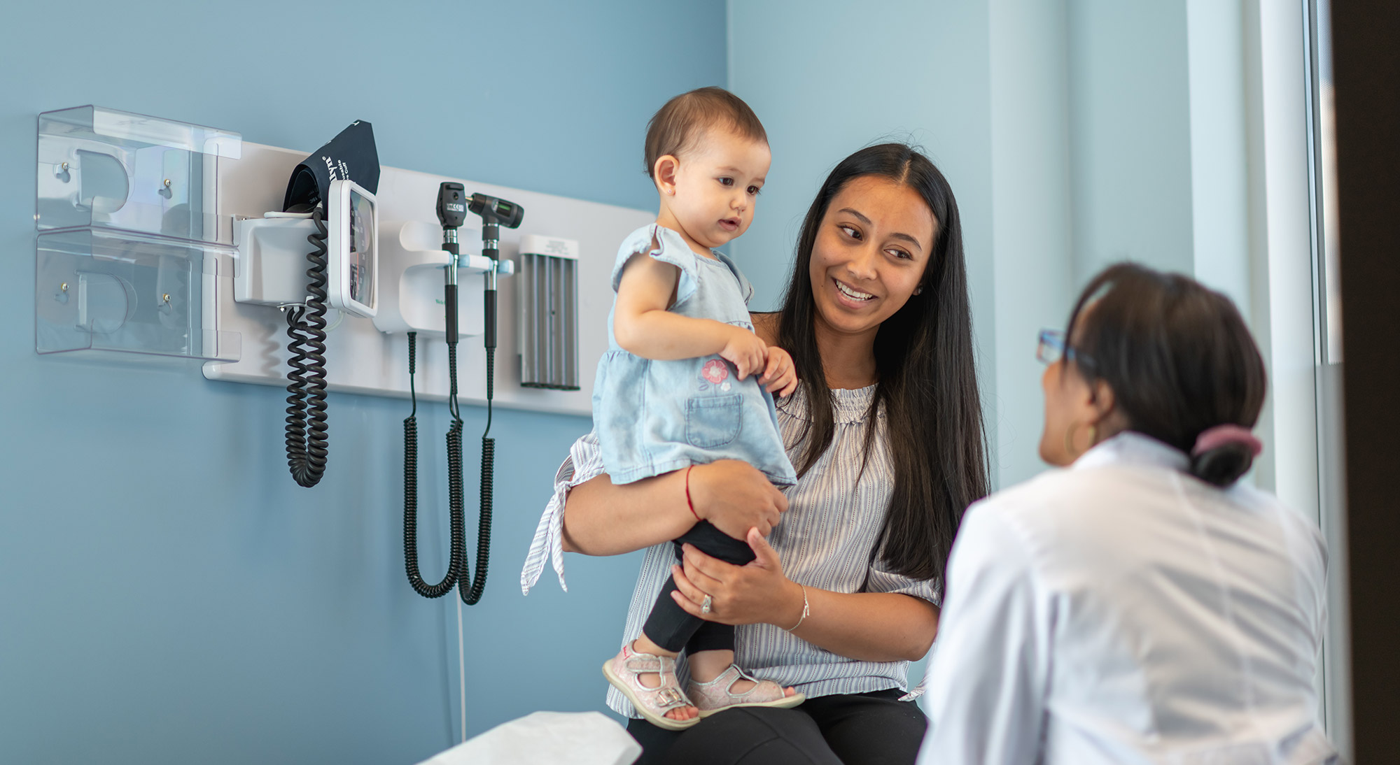 Une famille chez le médecin