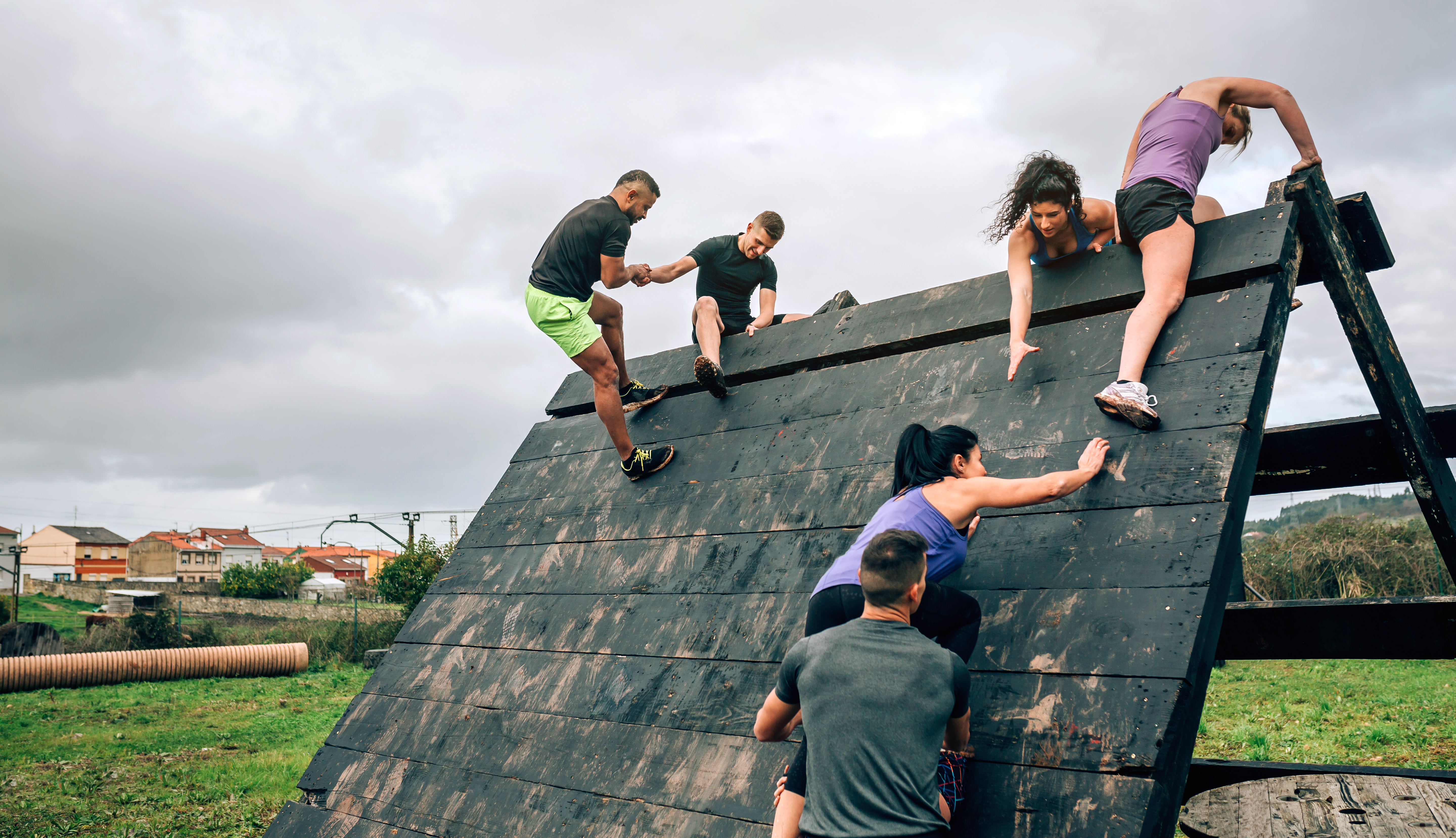participants in obstacle course climbing pyramid
