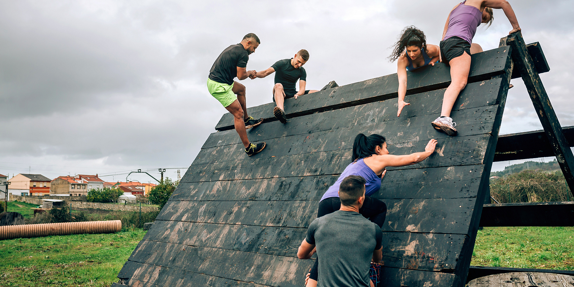 participants in obstacle course climbing pyramid