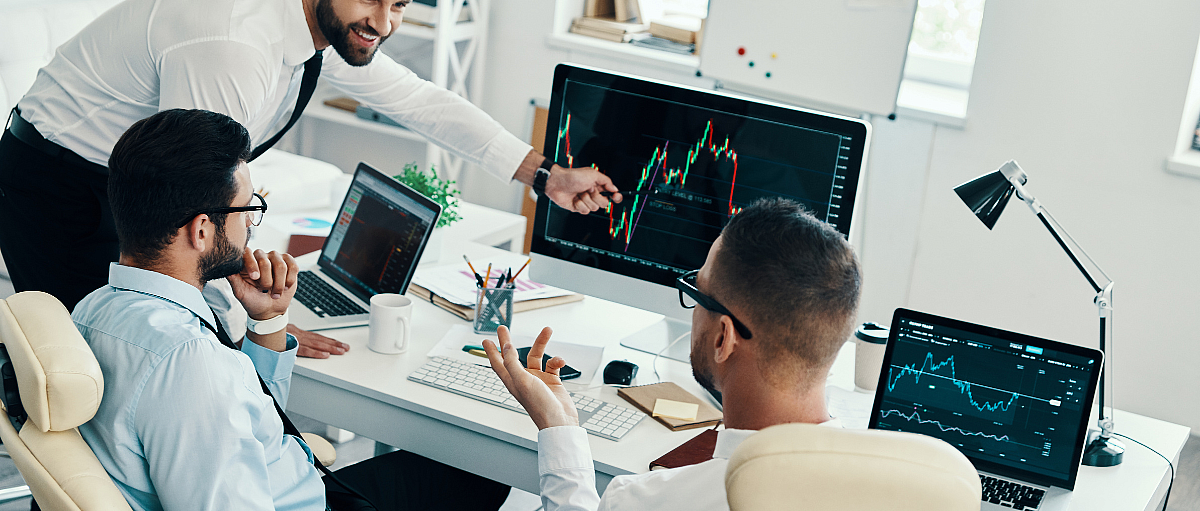 Withdrawal of Earnings Guidance: The Influence of Connected Firms and Directors