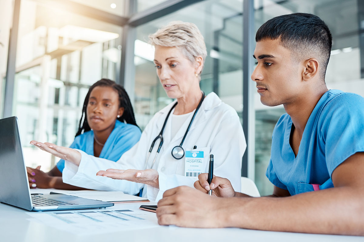 doctor-teaching-medical-students-on-laptop