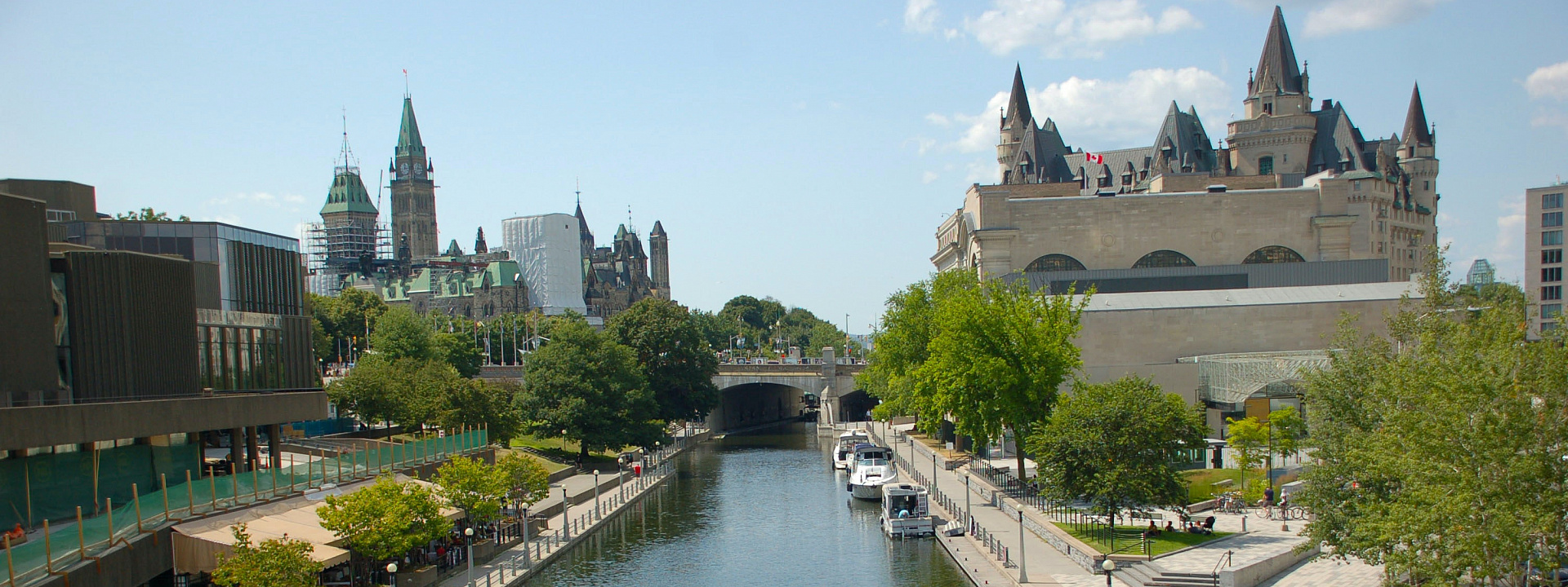 landscape photo of the Rideau Canal in Ottawa
