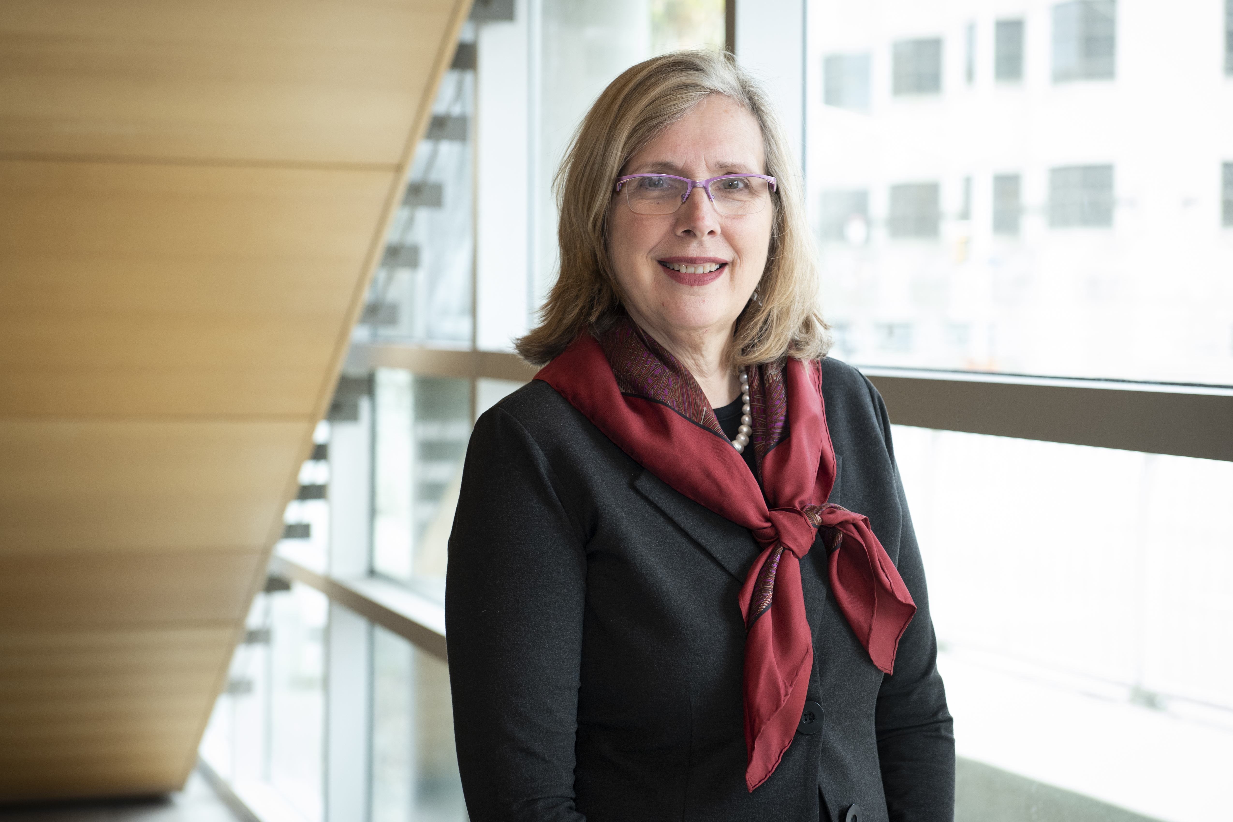 Helen Angus Souriante