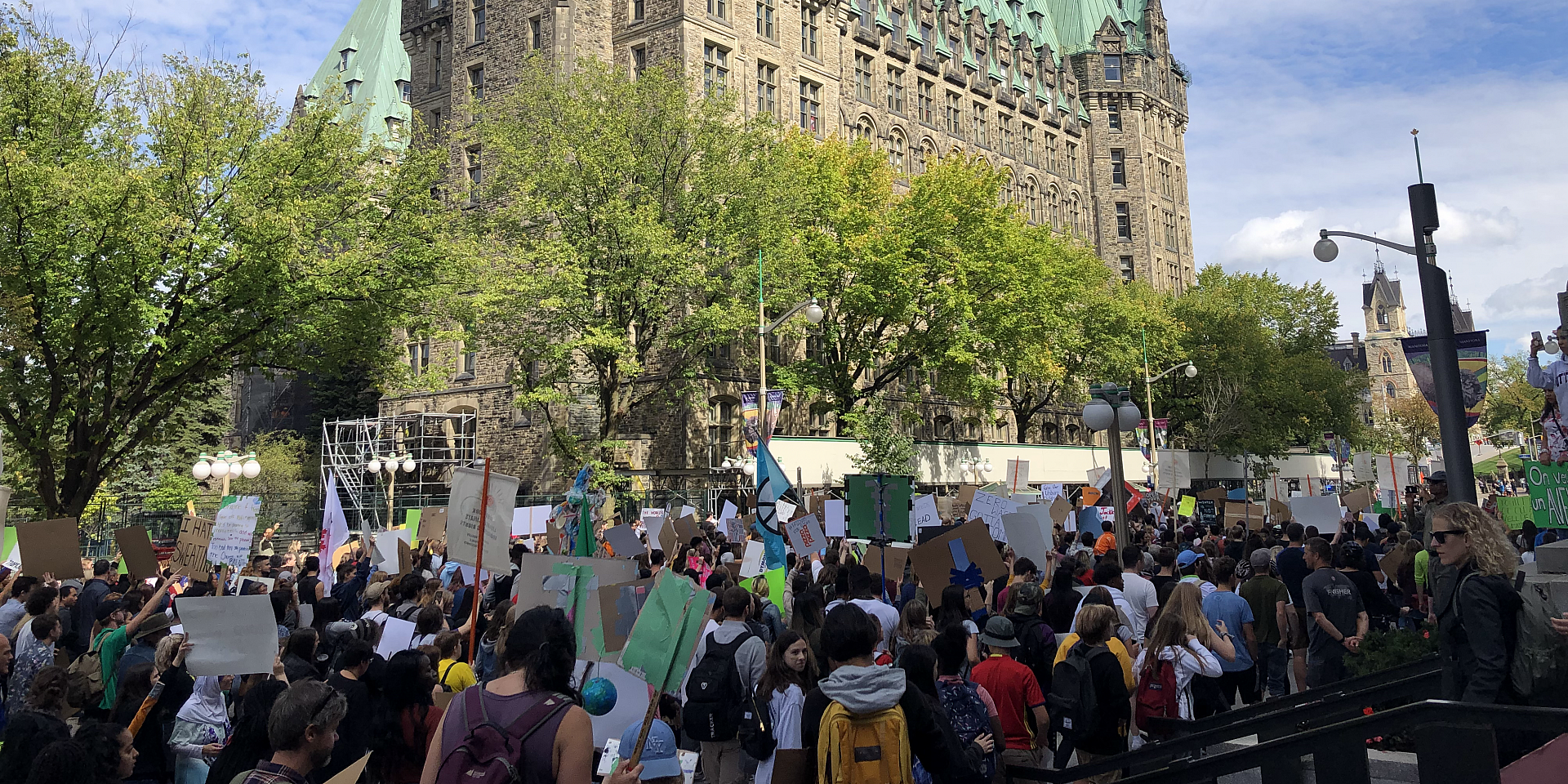 Manifestation étudiante devant le parlement d'Ottawa